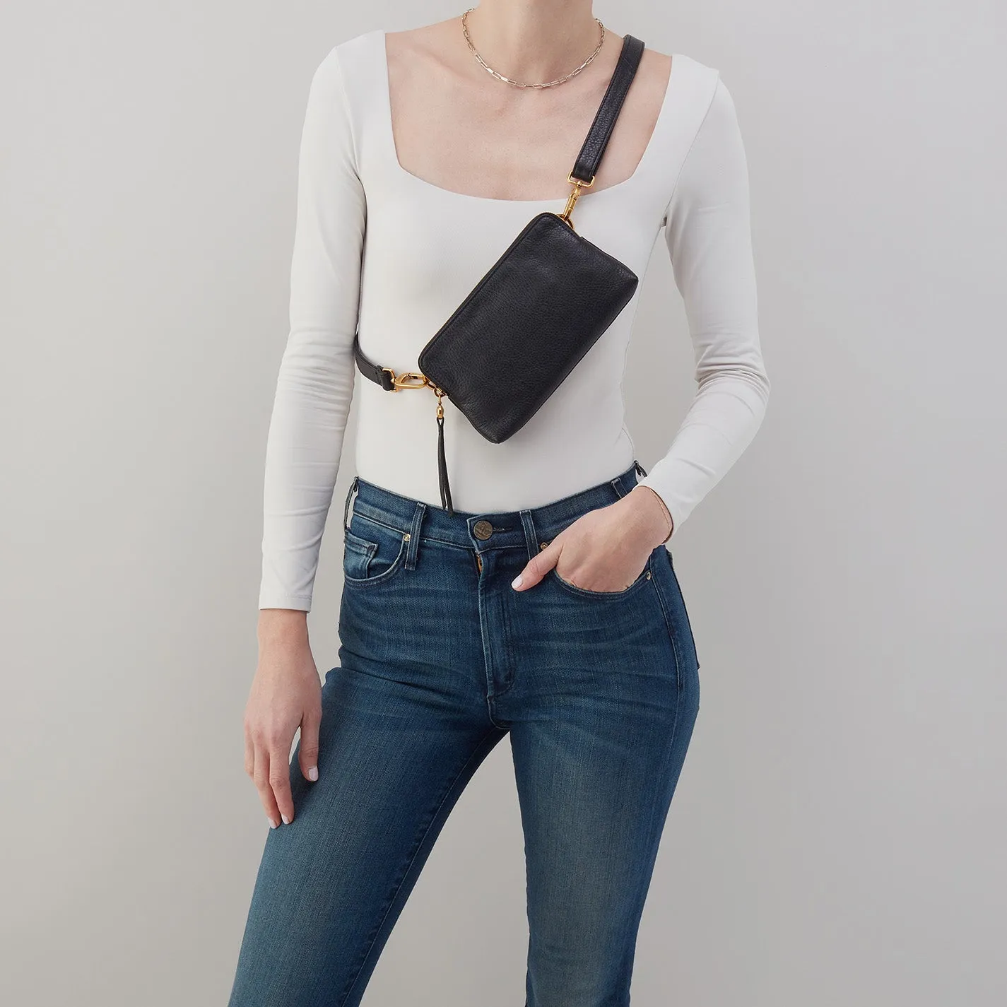 Fern Slim Belt Bag In Pebbled Leather - Black